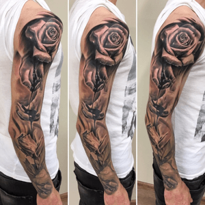 Sleeve in progress... #tattoo #bern #schweiz #switzerland #swissinkinsta #amazingtattoos #art #artist #dopetattoo #sharon_alday #myworldofink #realistic #realistictattoo #tattoos #ink #inked #thebestattoo #zürich #skinart_mag #instatattoo #tattoodo#tattooenergy #tattooartistmagazin #berntattoo #swisstattoo #SullenFamily #biel #berncity #tattoosocietymagazine