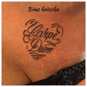 #bims #bimskaizoku #bimstattoo #carpediem #coeur #heart #blackwork #blackworkers #ink #inked #inkedgirl #tatouage #paristattoo #paris #paname #tattoo #tattoos #tattooer #tattoolove #tattoolife #tattooartist #tattooart #tattooed #tattedgirls #salondelerotisme