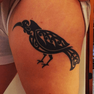 My sixt tattoo. 10 ago I lived in New Zealand with a wonderful family, called Te Huia. This tattoo is dedicated to them, a Te Huai bird for my Te Huia family 