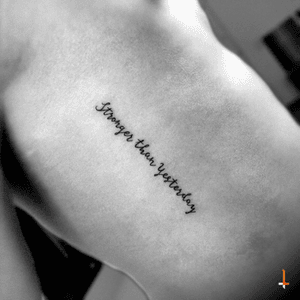 Nº133 Stronger than yesterday #tattoo #inmemoryof #mother #quote #lettering #ribtattoo #font #staystrong #britneyspears #bylazlodasilva