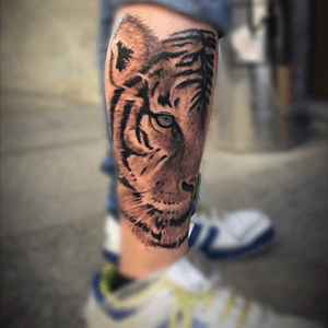 Tiger #circustattoo #SV #sv_clothing #OverTheInk #tattooflash #tattooidea #tattooart #tattooshop #tattooist #worldfamous #worldfamoustattooink #worldfamousink #tattoos #tattoo #thebesttattooartists #ink #inked #tattooblackandwhite #realistictattoo 