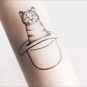 Rene Magritte - Cat in a hat - dotwork