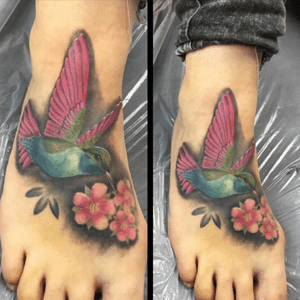 Full colour hummingbird and flower tattoo. Custom design #hummingbird #hummingbirdtattoo #foottattoo #colourtattoo #flowers 