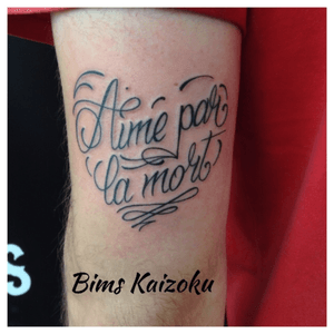 #Bims #bimstattoo #bimskaizoku #heart #coeur #coeurtattoo #letters #lettering #typography #typo #tatouage #tattoo #tattoos #tattooed #tattooartist #tattooart #tattoolife #tattooer #tattrx #blackwork #blxckink #blxckwork #ink #inked #paristattoo #paris #paname #france #french