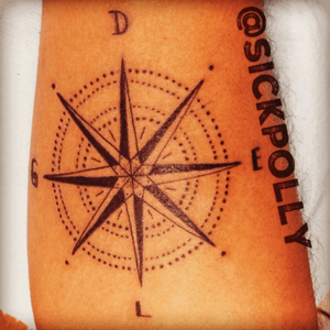 #sickpolly #fineline #dots #rosadelosvientos #windrosetattoo #dynamicink #tattooartist #tatuajescancun #tattoocancun #tatauartstudio #blackwork 