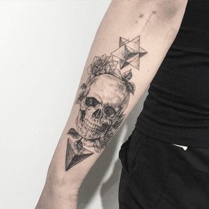  #skull #dotwork #blackwork #tattoo 
