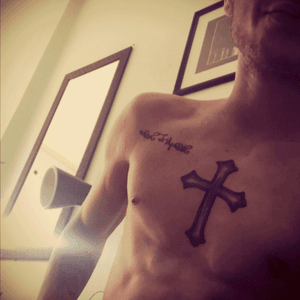#tatto #Cruz #stronght #to #survive #peito #torsotattoo #crosstattoo #frases #frase #shade #Black #blacktatto #ToledoPrBr ✊🏻 👻 boapadilha  👻 Face .: Mykael Surian