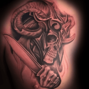 The aries projet #skull #tattoo #blackandgray #blackandgrey #blackandgreytattoo #blacktattooart #nycgavo #gavonyc #6thave #oaxtattooink #inkbodyartmagazine #inkbodyart #bodyart #Brooklyntattoo #knife #knifetattoo #skeletontattoo #skulltattoo 