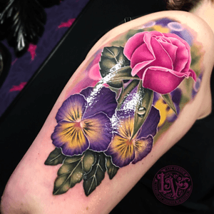 A #rose and #pansy tatto I did at @bombshelltattoogalerie #tattoo #tattoos #tattooed #tattooidea #ink #inked #inklife #tattooer #inkedgirls #tattooart   #tattooartist #tattoolife #tattoodo #tattoodoapp #edmontontattoo #edmontontattoos #lizvenom #yegtattoo  #tattoosforwomen #skinartmag #fusionink #art #love #tatuagem #fashion #artist #artwork #artistoninstagram #tataje #beautifultattoos #tattoooftheday #watercolor #watercolour #bokeh #beauty #realism 