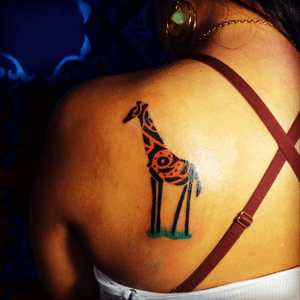 Jirafa - Jiraffe #tattoo #tattoos #tattoo #tattooart #tattooartist #tatuaje #tattooed #tattooworkers #tattoocolombia #tattoocolors #tattooedgirls #tatuajescolombia #tattoolife #tattooing #tattooedmen #tattooshop #tattooworld #tattooink #tattooideas #tattoolove #tattooculture 