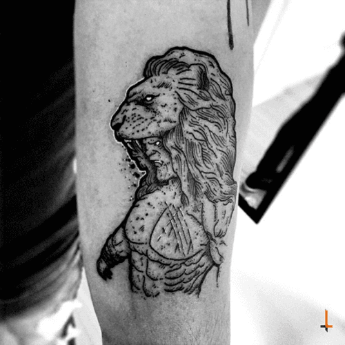 Nº345 #tattoo #ink #inked #hercules #divine #hero #greek #mythology #myth #lion #lionhead #king #warrior #blackwork #blacktattoo #sketchy #sketchytattoo #eternalink #cheyennetattoo #cheyennetattooequipment #stencilstuff #bylazlodasilva Based on another artist design