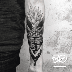 By RO. Robert Pavez • Pineapple - Juices of evil •  Done in Studio Inklabs - Dresden - 🇩🇪 2017 #engraving #dotwork #etching #dot #linework #geometric #ro #blackwork #blackworktattoo #blackandgrey #black #tattoo #fineline #pineappletattoo 