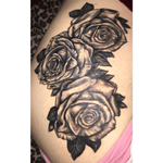 Really loving this rose thigh piece I just got 🌹
