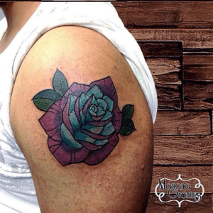 Neotraditional rose tattoo #tattoo #marianagroning #karmatattoo #cdmx #MexicoCity #watercolor #watercolortattoo #watercolortattooartist #traditional #traditionaltattoo #rose #rosetattoo 