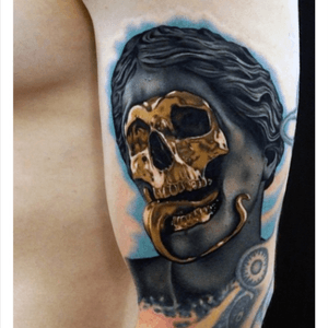 Can someone please tell me if that gold is possible????#scull #portait #gold 