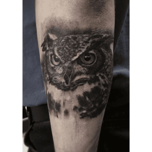 An owl for Alex from a couple weeks back. #lewishazlewood #lewishazlewoodtattoo #staganddaggertattoo #tattooartist #tattoo #somerset #tattoosomerset #uk #tattoouk #blackandgrey #blackandgreytattoo #blackandgray #blackandgraytattoo #bng #bngtattoo#owl #owltattoo 