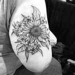 #blackwork #linework #tatttoo #sunflower #flower #floral 