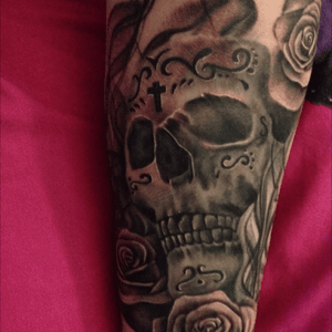 First but certainly not the last. #blackandgreytattoo #blackandgrey #skull #skulltattoo #sugarskull #skullandroses #roses #rosetattoo #manchestertattoo #manchesterink 
