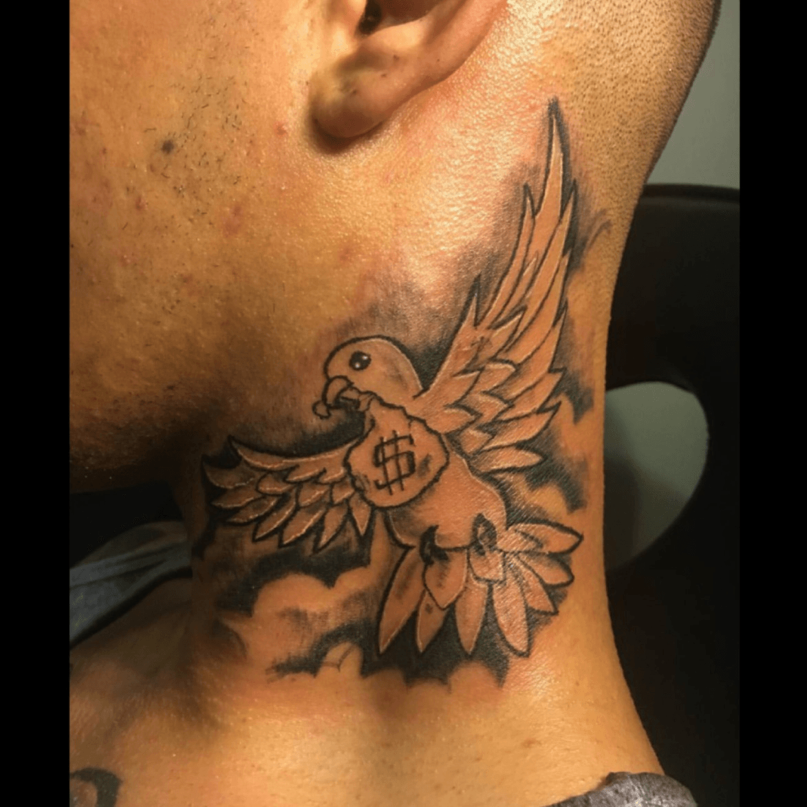 101 Amazing Dove Tattoo Designs You Need To See  Tatuagem no pescoço  masculino Tatuagem no pescoço Tatuagem na garganta