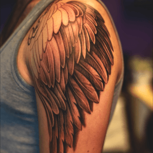 Beautiful wing piece from last week by Emma Garrard here at Living Art. 
