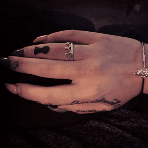 Now Ive tattooed the keyhole 🤘🏻 #tattoo #handtattoo #fingertattoo #keyholetattoo 
