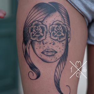 Personal creation (jeune fille aux roses) #tattoo #ink #inked #inkedgirl #inkedboy #girlwithtattoo #blacktattoo #tattooshop #skull #rose #linework #oldschool #oldschooltattoo