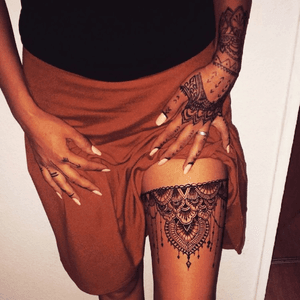 Obsessed with #henna#leg #thigh #tattoo #mandala #hand