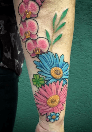 Done by Lex van der Burg - Resident Artist.                   #tat #tatt #tattoo #tattoos #amazingtattoo #ink #inked #inkedup #amazingink #flower #flowers #flowerstattoo #flower #color #colorful #colortattoo #armpiece #tattoolovers #art #culemborg #netherlands 