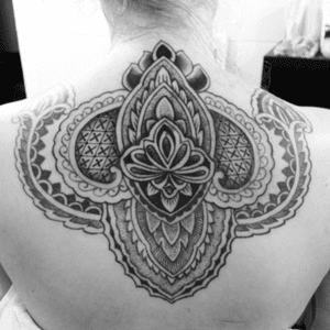 Ornamental by gustavo amorim! #tattoodo #backtattoo #dotwork #ornamental #geometric #perfecttattoo #blackandgrey 