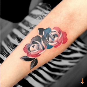 Nº113 Painted Roses (inspired by @sashaunisex ) #tattoo #roses #colors #inspired #watercolor #eternalink #cheyenne #cheyennetattooequipment #hawkpen #bylazlodasilva