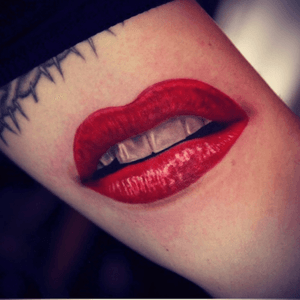 Red hot #lips by #richiebon at #reinaissancestudios