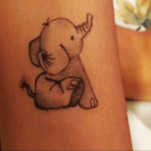 This is so cute, need this little elephant on my ankle. #ankle #elephant #cute #blackandgrey #skech 