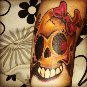 ☠ #skull #crossbones #pinkribbon this is a cover up, it used to be my ex's name 🙈