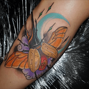 Hercules Beetle on the inner calf, wraps into the mantis, done by Justin Hodson at Fat Ink Tattoo in Newcastle, Australia. 