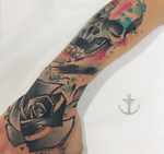 ✨Rose and skull✨ #tattoo #flower #tattoodo #watercolor #felipebernardes #blackrose #caveira #tattooartist 
