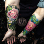 A pair of #floral pieces I did at the Inked hearts convention in northern California. #tattoo #tattoos #ink #inked #tattooidea #tattooideas #amazingtattoos #realismtattoo #femininetattoos #tattoodesign #besttattoos #amazingtattoo #superbtattoos #fusionink #tattoodo #tattoodooapp #lizvenom #floraltattoo #rosetattoo #tattoorose #edmontontattoo #edmontonink #skinartmag #berries #berrytattoo #roses #tattooroses #girlswithtattoos 