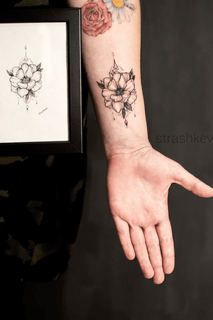 #flowertattoo #strashkeva #lineart more my works: www.instagram.com/strashkeva.tattoo