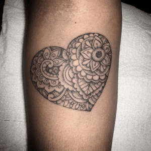 #tattoo #tattoodo #hearttattoo #heart #MehndiDesign 