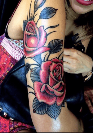 #flowers #flowersleeve #red #bright #leaves #tattooart #tattooartist #tattooaddict 
