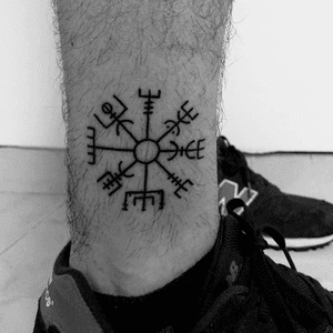 #tattoos #tattooapprentice #blacklines #vegvisir #symbol #vikings #wayfinder #blackwork #ink