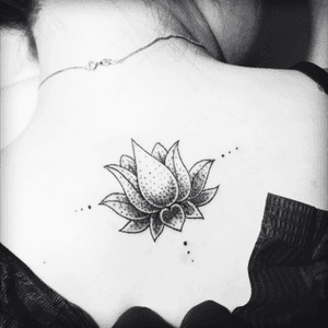❤️ #lotusflower #flower #black #linesanddots #SimpleAndBeautifulTattoo 