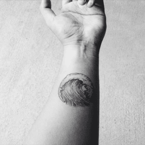 Wave tattoo by Marlon Capuno of Vice Coffee & Ink. #wave #minimalist #sea #summer #water #torrent