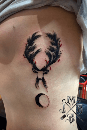 #stag #stagtattoo #painting #brushstyle #brushstroke #brushstroketattoo #color #Black #blackwork #blackworktattoo #girlswithtattoos #tattooartist #tattooart #ribtattoo #coverup #coveruptattoo #CoverUpTattoos 