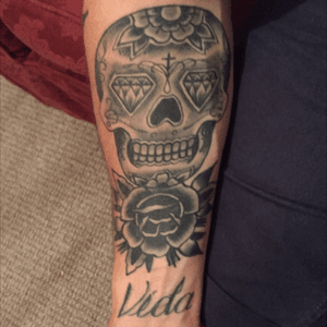 Sugar skull and rose done by Phil Gibbs and writing done by Luke bith done @ Stand Proud Tattoo #sugarskull #roses #lettering #script #blackandgrey 