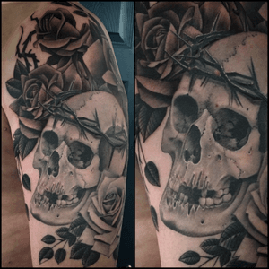 Skull and bottom rose healed top half fresh!! #skulltattoo #skull #roses #tattoo #blackandgreytattoo #bnginksociety #rotaryworks #inkjecta #tattoodo #fudoshintattoos #lovehatesocialclub @fudoshintattoos @love_hatelondon