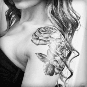 My tattoo is in exactly a month! This picture here is very similar to what I'll be getting! #rose #roses #shoulder #beautiful 