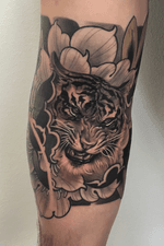 Tiger in peony #tiger #peony #japanese #irezumi #tattood #wearesorrymom
