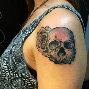 Realistic Skull #skull #skulltattoo #realistic #realisticskull #realistictattoo #bestoftheday #ink #tattoo #tattooart #tattooartist #art #satifaction 