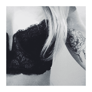 Lace ▪️ #rose #dreamcatcher #tattooaddict 