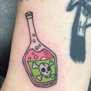 FINALLY got to tattoo my poison bottle! First of the con on a really cool lady! 😄 Booth 137 come say hi!! 👋 #tattoo #tattoos #eternalink #neotat #neotatmachines #tattooartist #longislandtattoo #longislandtattooartist #ladytattooers #tattooer #northeasterntattooers #colortattoo #poisontattoo #poison #villainarts #wildwoodtattooconvention #tattooconvention #wildwoodtattoobeachbash #wildwoodtattoobeachbash2017